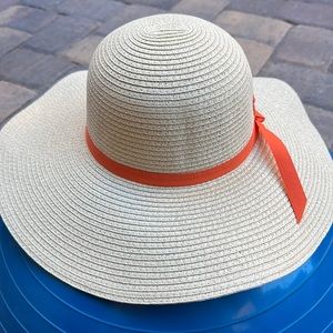 NEW Floppy Hat - beige